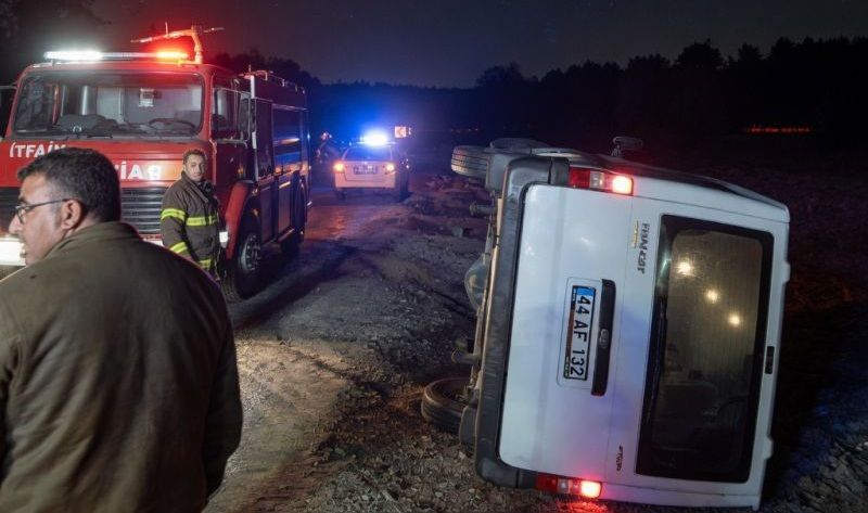 Doğanşehir’de Kontrolden Çıkan Minibüs Devrildi