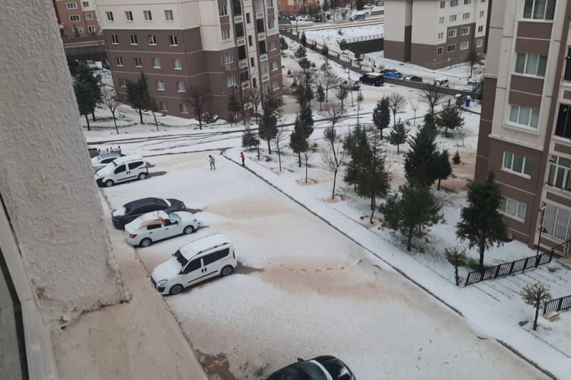 Elazığ'da Ceviz Büyüklüğünde Dolu Yağdı, Kent Merkezi Beyaza Büründü