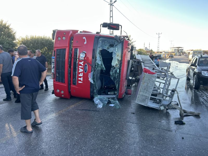 Yangına Giden İtfaiye Aracı Devrildi: 3 Yaralı