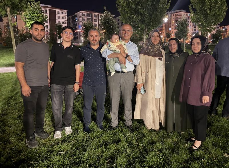 Başkan Er Vatandaşlarla Buluştu: Altyapı, Konut ve Gastronomi Mesajı