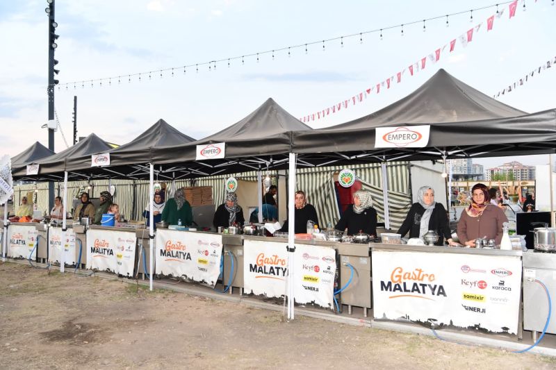 Malatya’da Ev Hanımları Yöresel Yemek Yarışmasında Maharetlerini Sergiledi