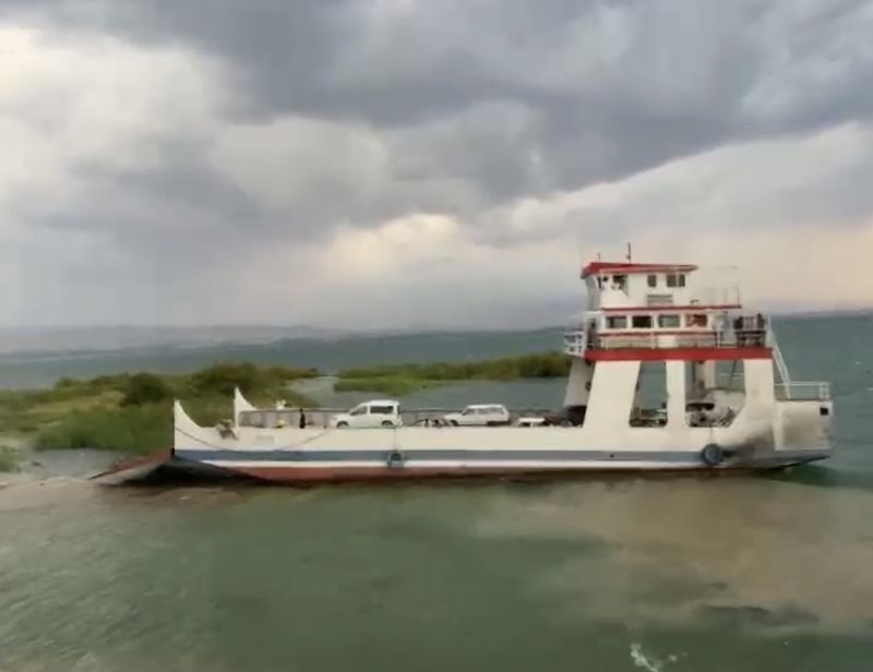 Fırtınada Sürüklenen Feribot Karaya Oturdu