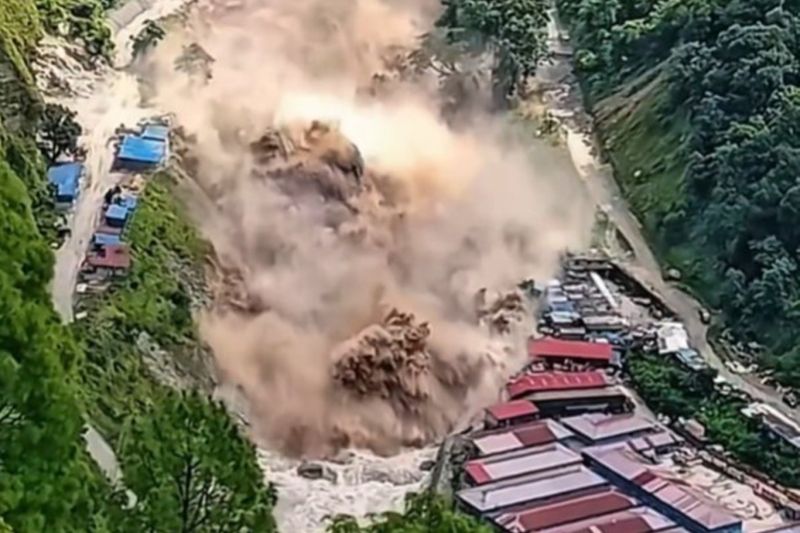 Nepal'deki Sel Felaketinde Ölü Sayısı 1000'i Geçti: 4 Bin 600 Kayıp Var