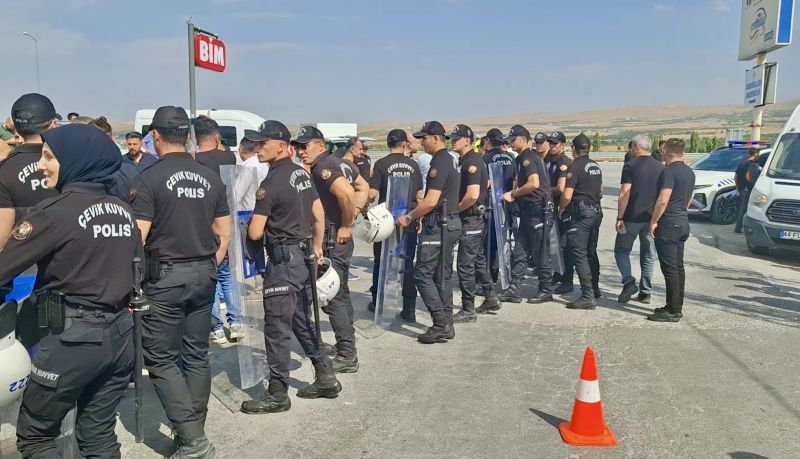 Ölümlü Kazanın Ardından Halk Yola İndi: “Daha Kaç Can Gidecek?”