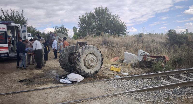 Malatya’da Yük Treni Traktöre Çarptı: 1 Yaralı