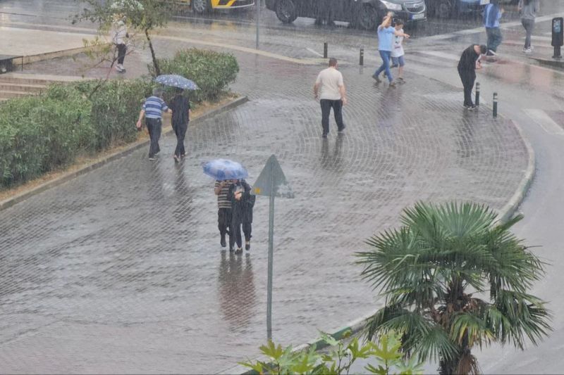 20 İl İçin Sarı Kodlu Uyarı: Kuvvetli Yağış ve Fırtınaya Dikkat