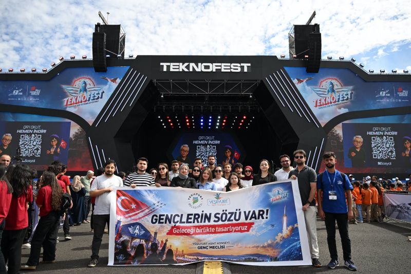 Yeşilyurt Belediyesi'nden Gençlere TEKNOFEST Gezisi