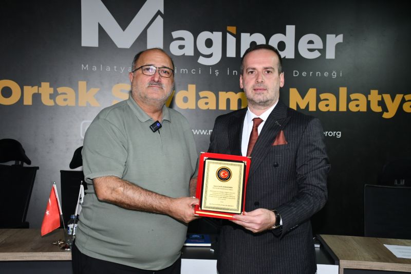 Muhtarlardan Salih Karademir’e İlk Onur Ödülü