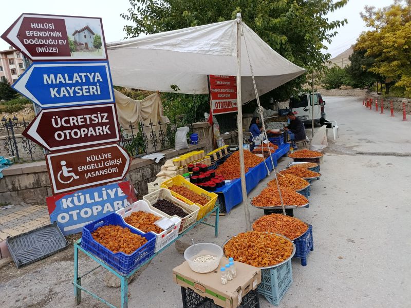 Somuncu Baba Yolunda Yöresel Ürünlere Ziyaretçi İlgisi