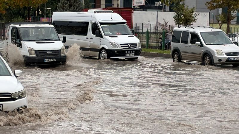 Malatya’da Sağanak Yağış Hayatı Olumsuz Etkiledi