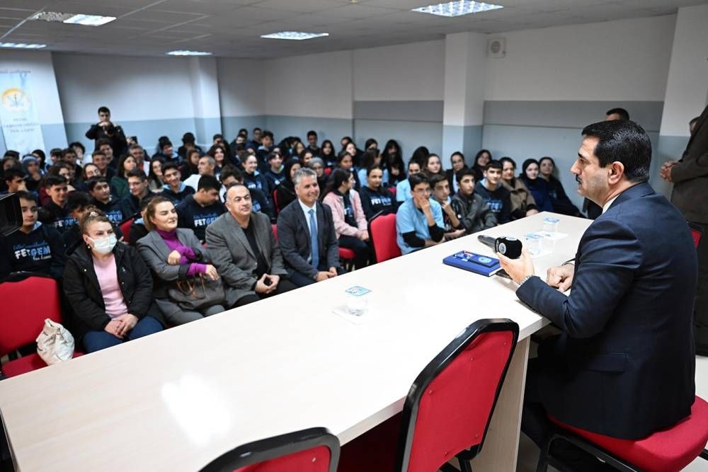 Başkan Taşkın, gençlerle deneyimlerini paylaştı