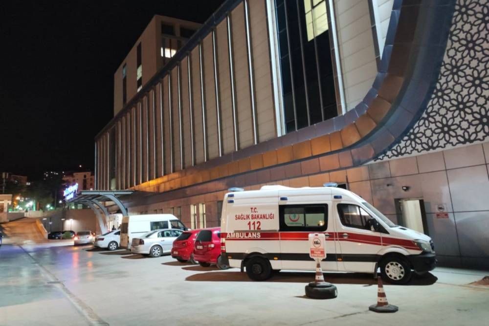 Balkondan düşen şahıs ağır yaralandı