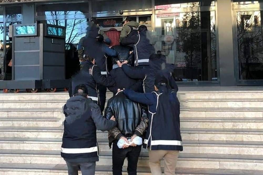 "Torbacı" operasyonunda 13 kişi tutuklandı