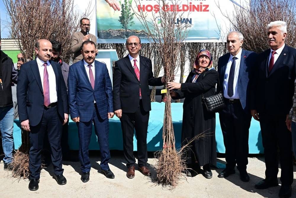 Malatya'da 44 bin meyve fidanı çiftçilere teslim edildi