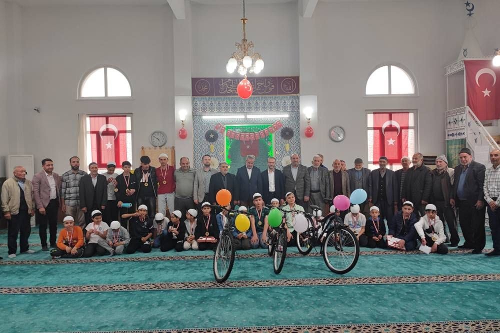 Malatya'da teravih ve mukabeleye katılan çocuklar ödüllendirildi