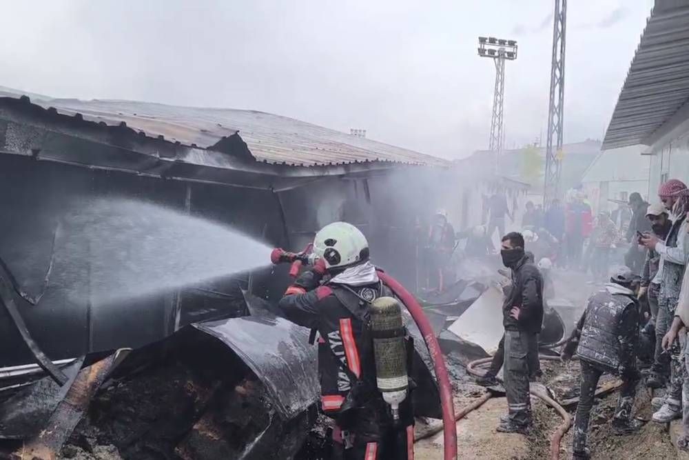 TOKİ şantiye alanında işçilerin kaldığı koğuşlarda yangın