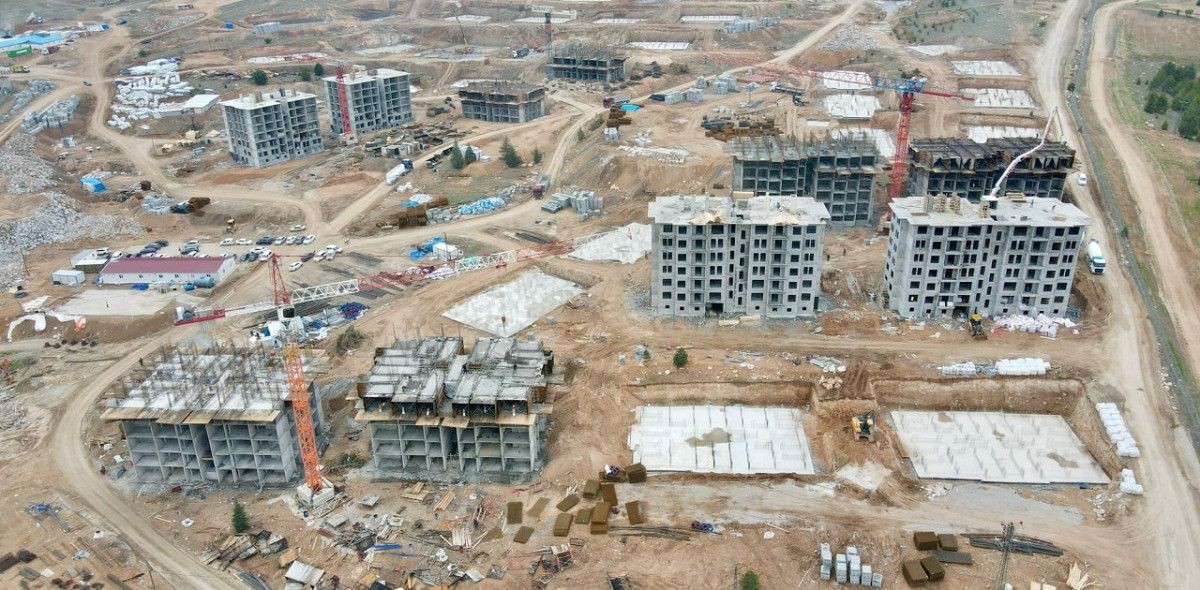 Başkan Er, Akoğuz Kışlası TOKİ Konut Alanında İncelemelerde Bulundu