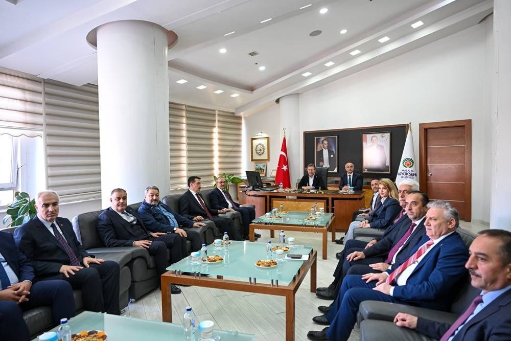 Bakan Yumaklı zirai donun etkilerini sahada görmek için Malatya'da