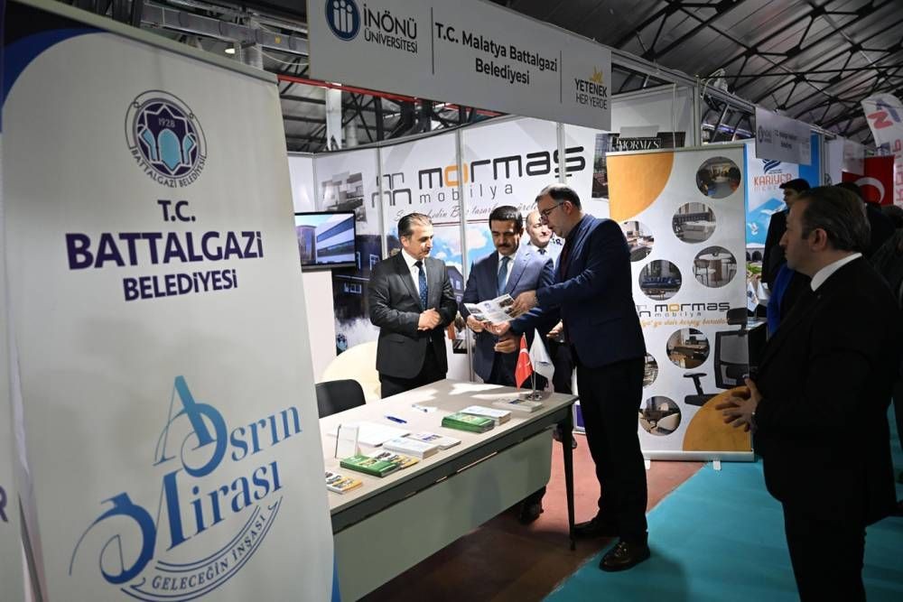 İpekyolu Kariyer Fuarı'nda Battalgazi Belediyesi standına yoğun ilgi