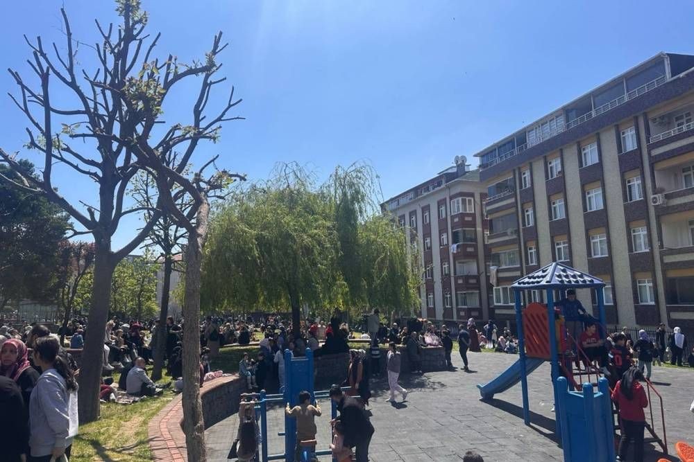 İstanbul peş peşe meydana gelen depremlerle sallanıyor