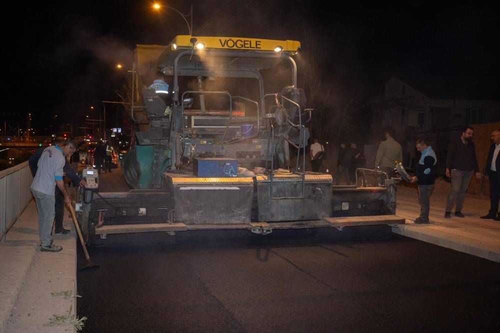 Malatya Büyükşehir Belediyesi'nden asfaltlamada gece mesaisi