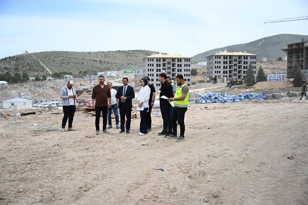 TOKİ'nin 865 konut ve 15 dükkânın yapım süreci devam ediyor