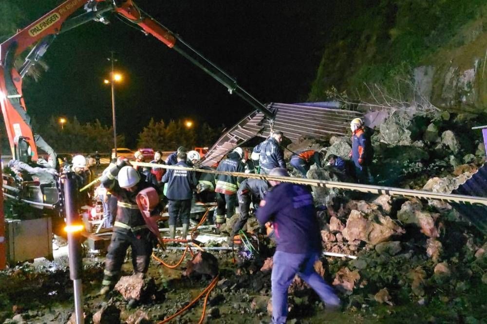 Samsun'da heyelan faciası: Baba ve iki çocuğu hayatını kaybetti