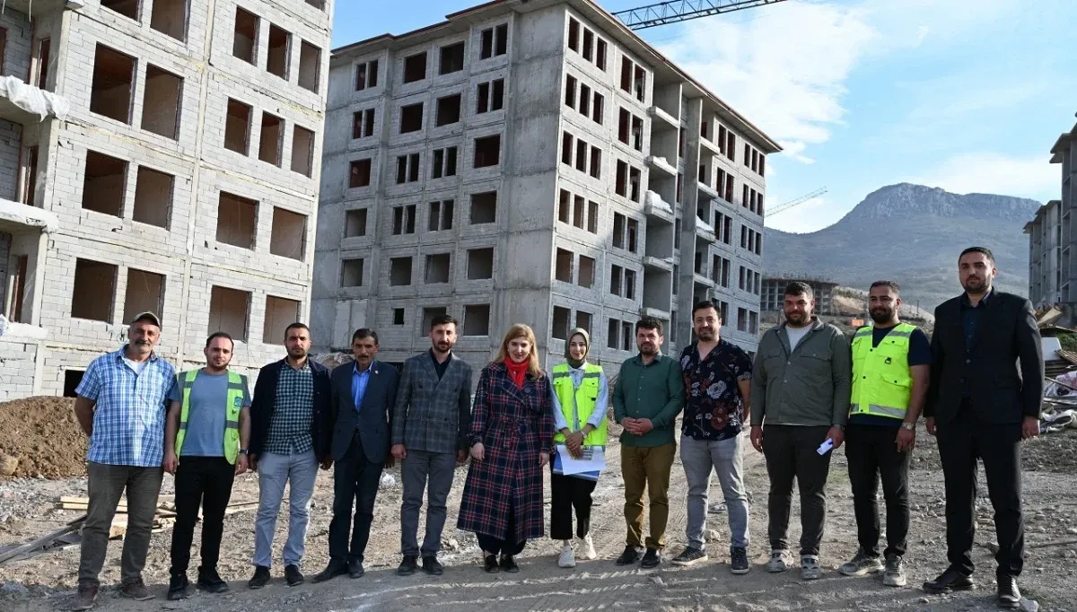 Ölmeztoprak, Ak Oğuz Kışlası’nda Yapımı Süren Toki Konutlarını İnceledi