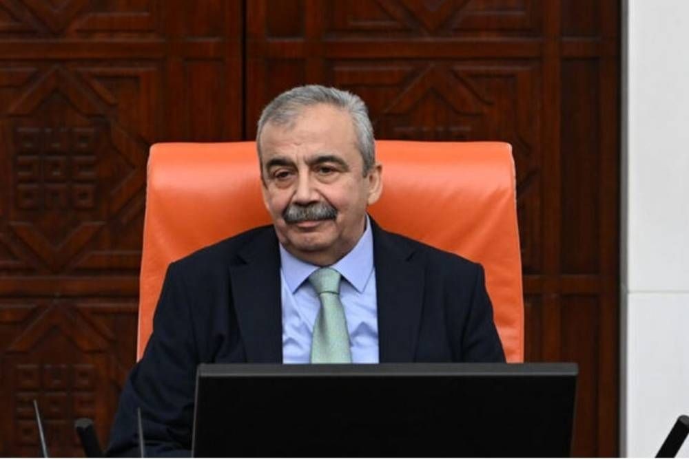 TBMM Başkanvekili Sırrı Süreyya Önder hayatını kaybetti