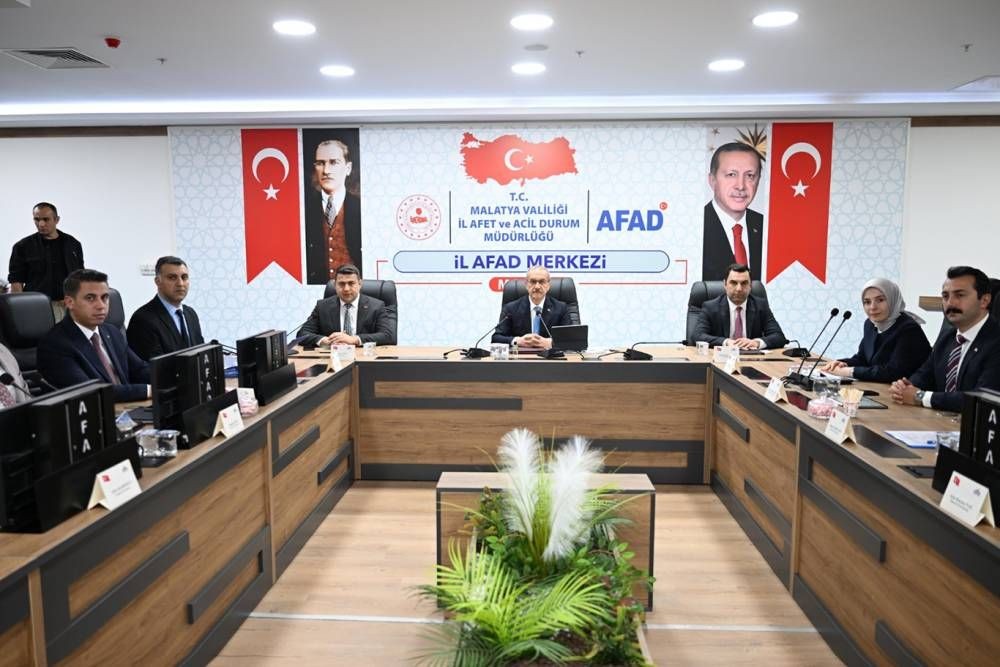 Vali Yavuz: Yeniden inşa süreci hızla sürüyor