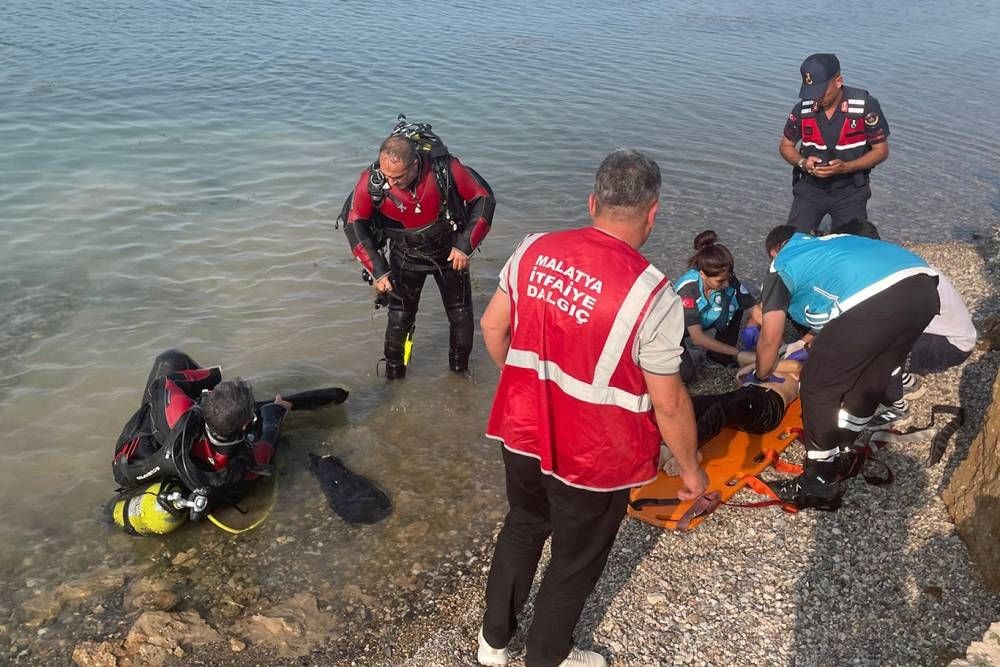 Serinlemek için baraj gölüne giren çocuk boğuldu