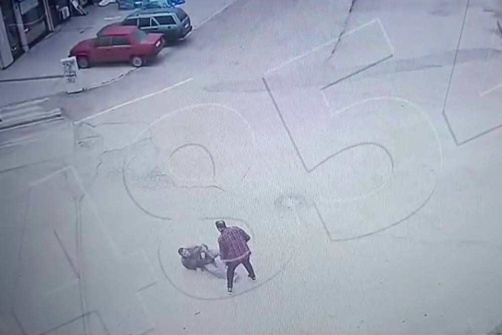 Malatya'da engelli genç sokak ortasında darp edildi