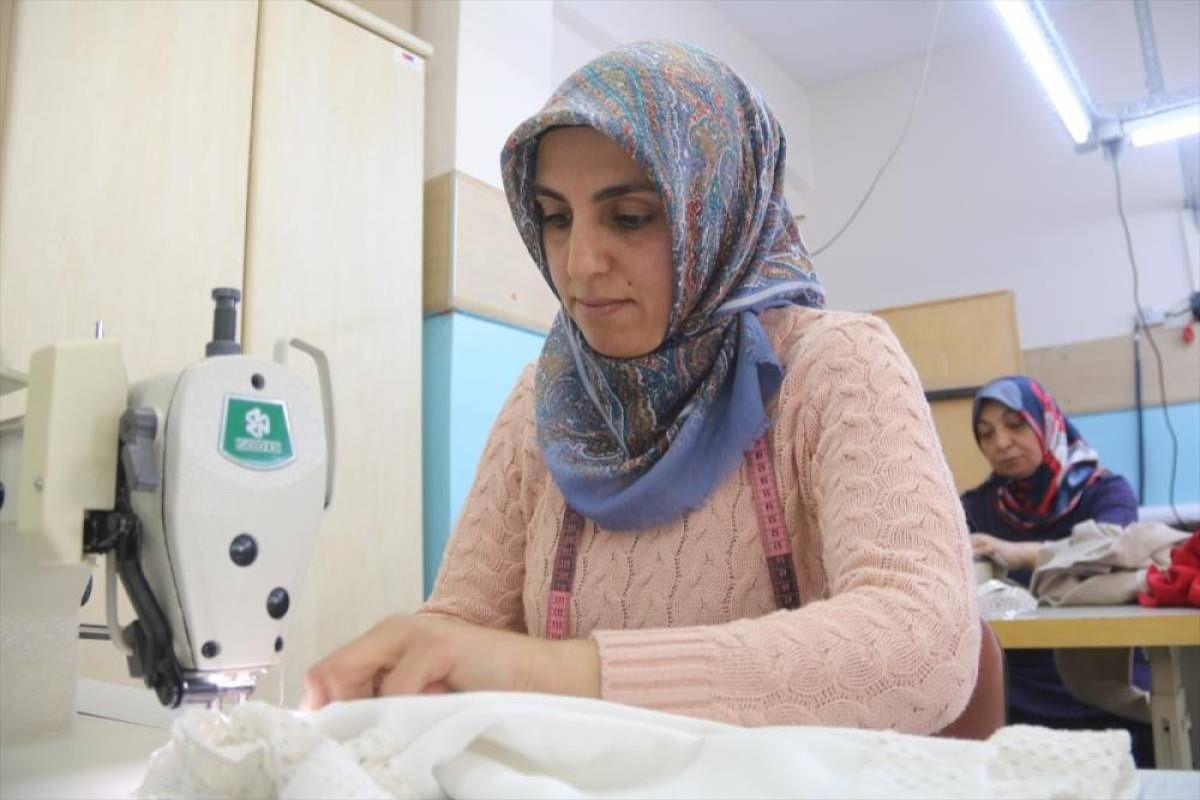 Malatya'da Kursiyerler Gazze'deki Kadın ve Çocuklar İçin Üretiyor