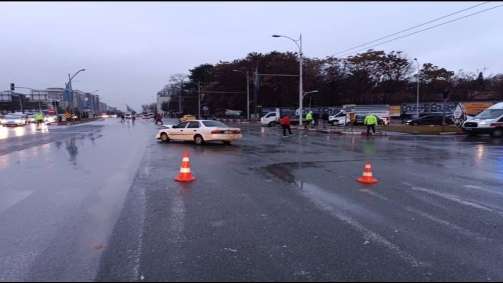 Üç aracın karıştığı kazada: 1 kişi yaralandı