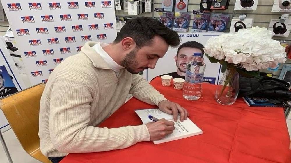 Yazar Kartoğlu okuyucuları ile buluştu