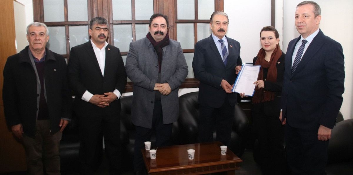 “Yıkık değil, çökmüş bir şehirde yaşamaya ve mücadele etmeye çalışıyoruz”