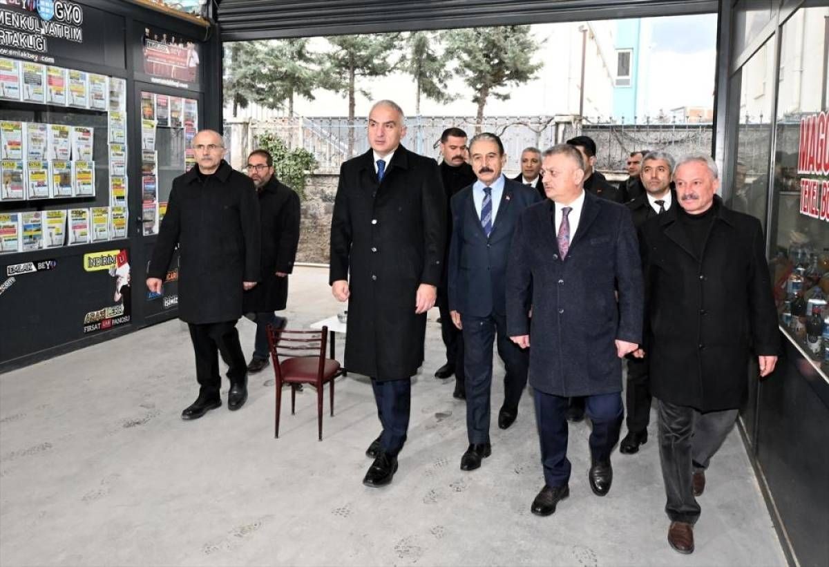 Bakan Ersoy, Malatya'da geçici iş yerlerindeki esnafı ziyaret etti