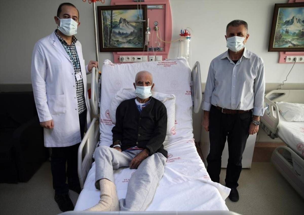 Lösemi teşhisi konan 94 yaşındaki hasta tedavisinin ardından taburcu edildi