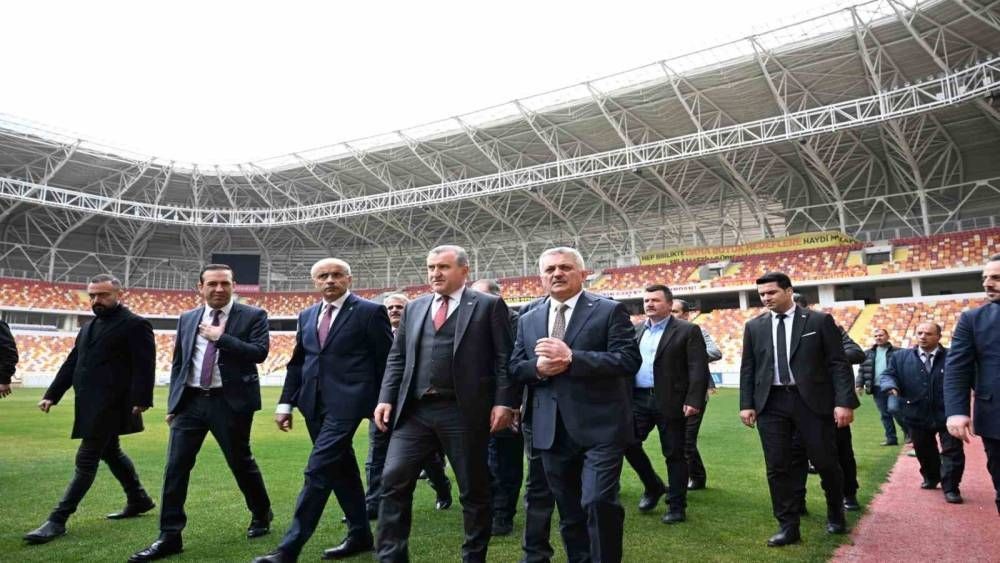 Bakan Bak: "Türkiye’nin dört bir yanında tesisler yapıyoruz"