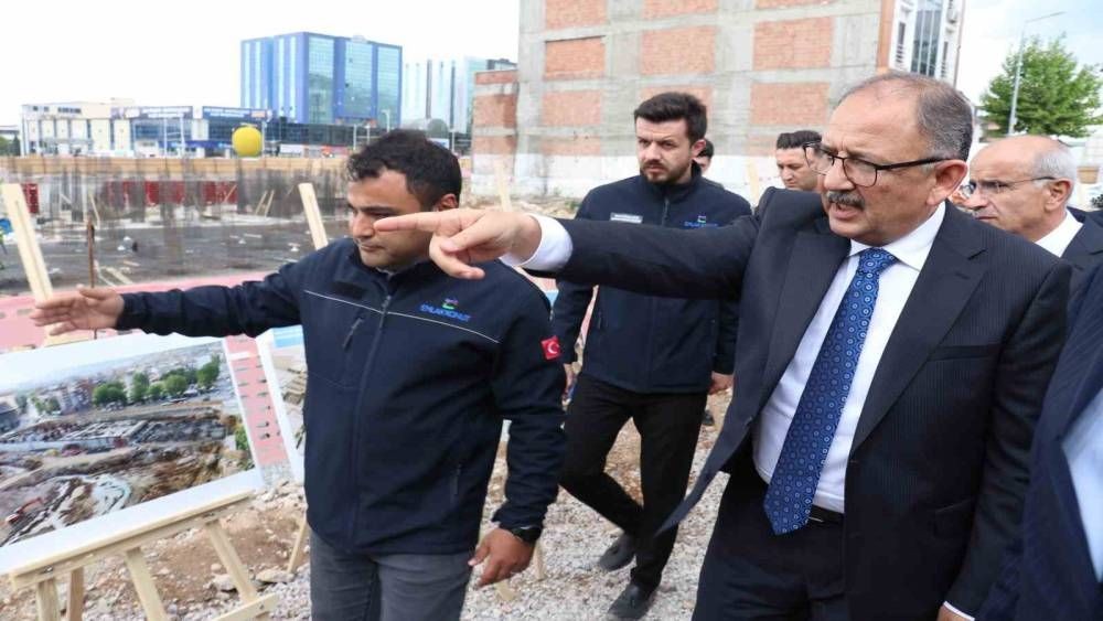 Bakan Özhaseki Malatya’da çarşı projesini inceledi