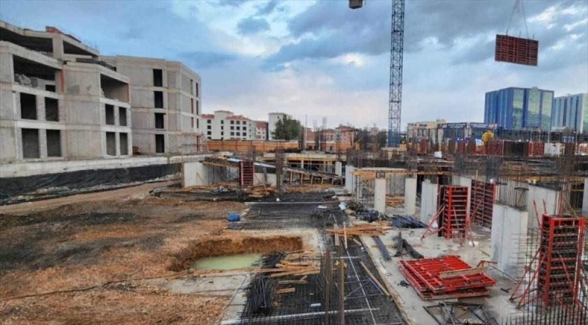 Depremin vurduğu Malatya'da "ticaretin kalbi" yeniden inşa ediliyor