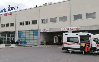 İnşaat kalıbını söken usta düşerek ağır yaralandı