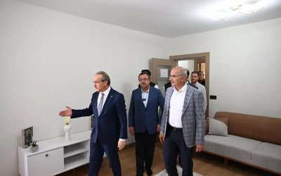 Vali Yavuz deprem konutlarını yerinde inceledi