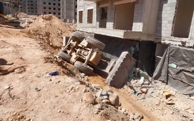 Malatya’da şantiyede iş makinesi devrildi: 1 ölü