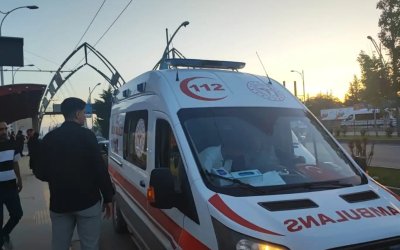 Motosiklet ile servis aracı çarpıştı: Bir ağır yaralı