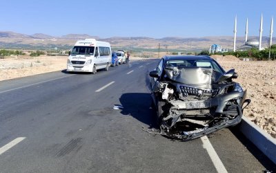 Malatya’da minibüs ile otomobil çarpıştı: 9 yaralı