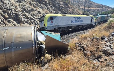 Hekimhan’da tren kazasında 50 ton mazot döküldü