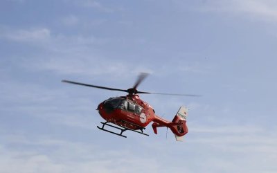 Kalp krizi geçiren yaşlı kadın helikopter ambulans ile sevk edildi