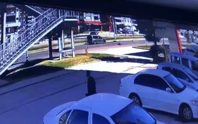 Anne Ve İki Çocuğun Ağır Yaralandığı Feci Kaza Kameraya Yansıdı