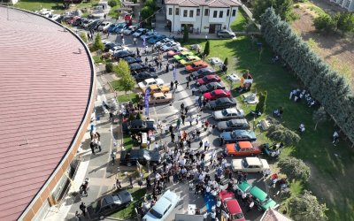 Sanat Sokağı’nda Klasik Mercedes Rüzgarı Esti